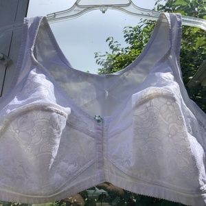 Lacy Flattering Bra size 52B front hook closure. NEW.